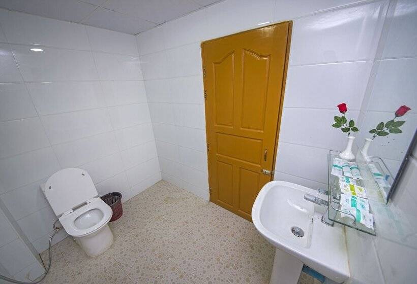 اتاق استاندارد, Myat Nan Taw Win