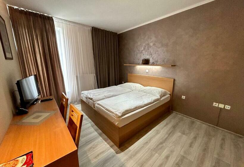 Номер Стандарт, Roháč