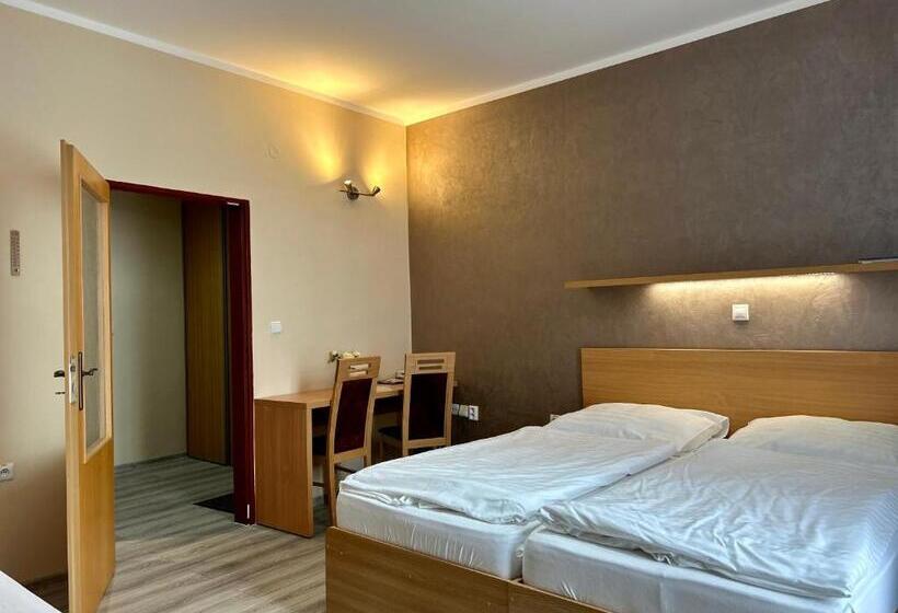 Номер Стандарт, Roháč