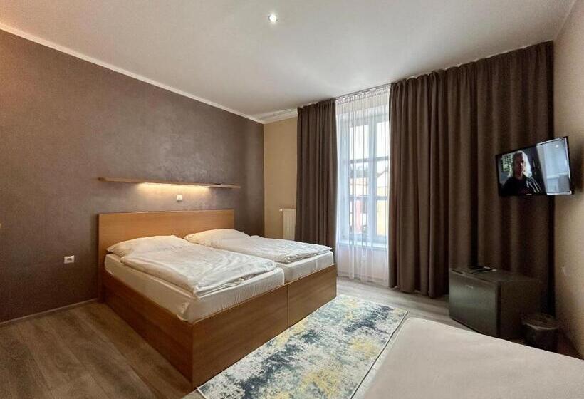 Номер Стандарт, Roháč