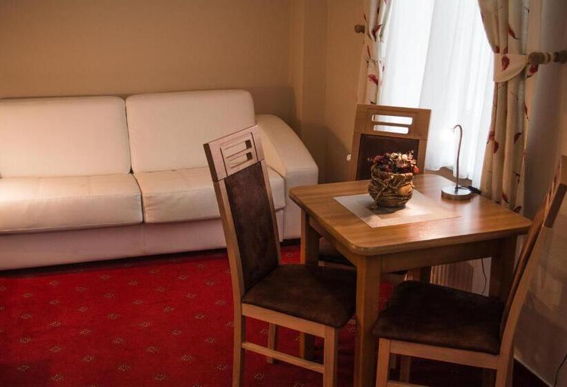 Полулюкс, Roháč