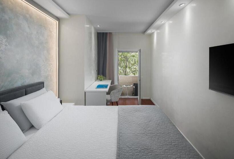 اتاق استاندارد با بالکن, Tomi