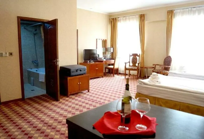 اتاق سوپریور, Ub City