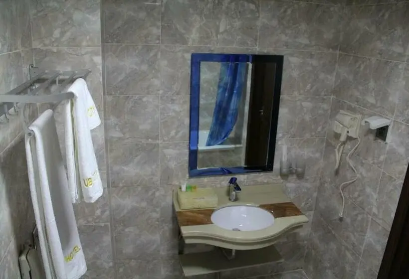 اتاق سوپریور, Ub City
