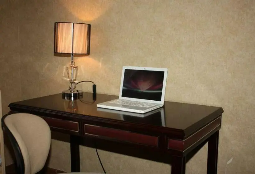اتاق لوکس با تخت بزرگ, Ub City