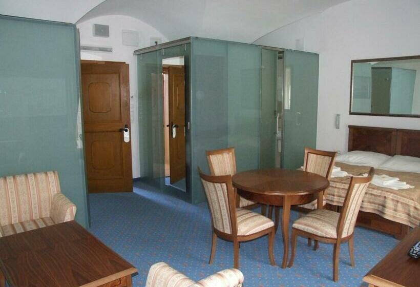 Номер Deluxe, Zámok Topoľčianky