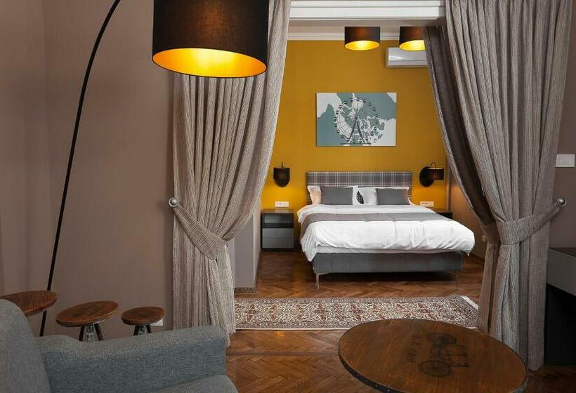 سوییت جونیور با بالکن, London B&b