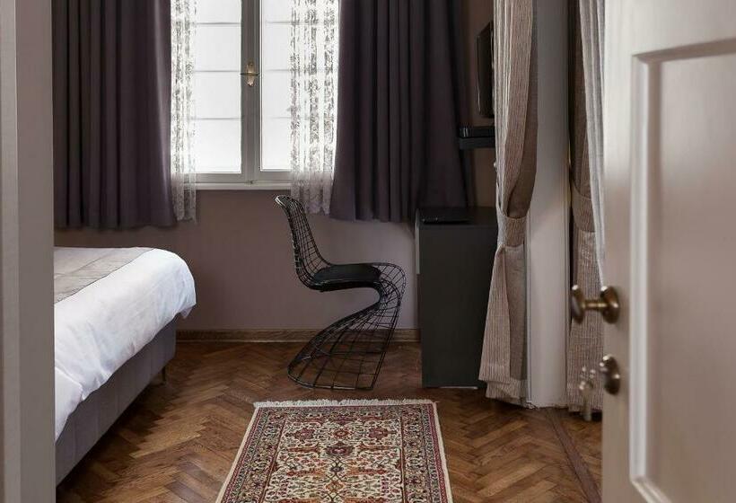 سوییت جونیور با بالکن, London B&b
