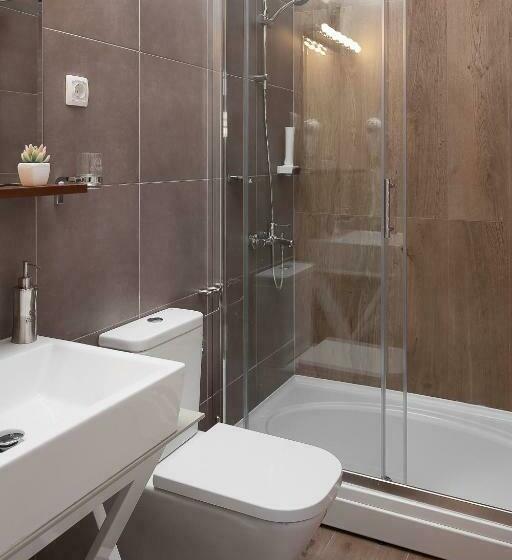 سوییت جونیور با بالکن, London B&b