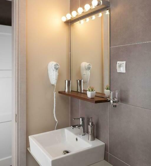 سوییت جونیور با بالکن, London B&b