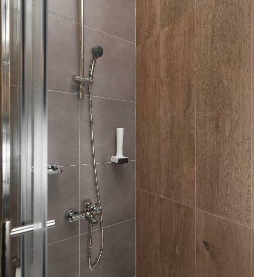 سوییت جونیور با بالکن, London B&b