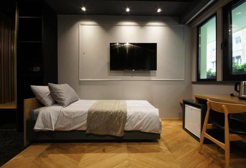 اتاق استاندارد سه نفره, London B&b