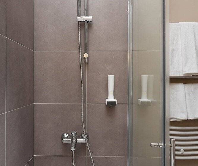 سوییت جونیور با بالکن, London B&b