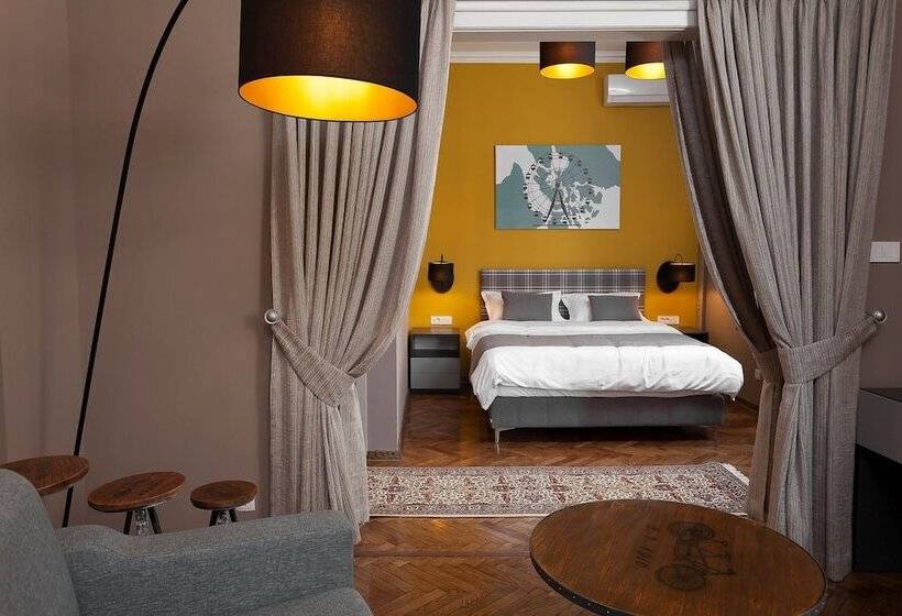 سوییت جونیور با بالکن, London B&b