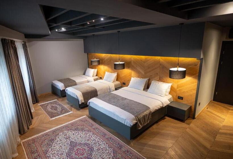 اتاق سوپریور چهار تخته, London B&b