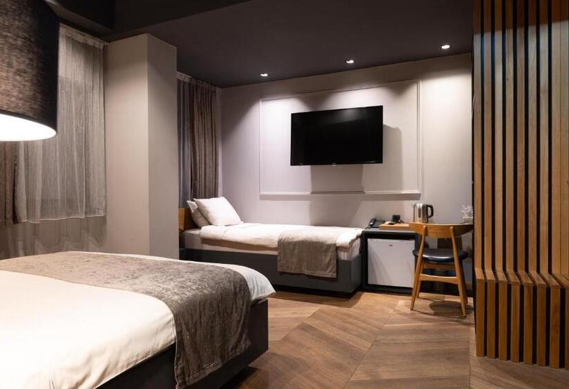 اتاق استاندارد سه نفره, London B&b