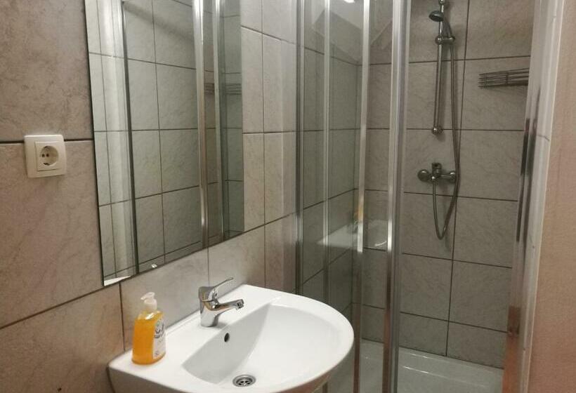 تختخواب در اتاق مشترک, Most Hostel