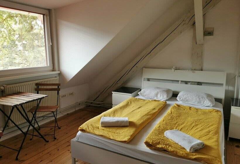 اتاق استاندارد با سرویس بهداشتی مشترک, Most Hostel
