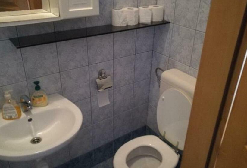 تختخواب در اتاق مشترک, Most Hostel