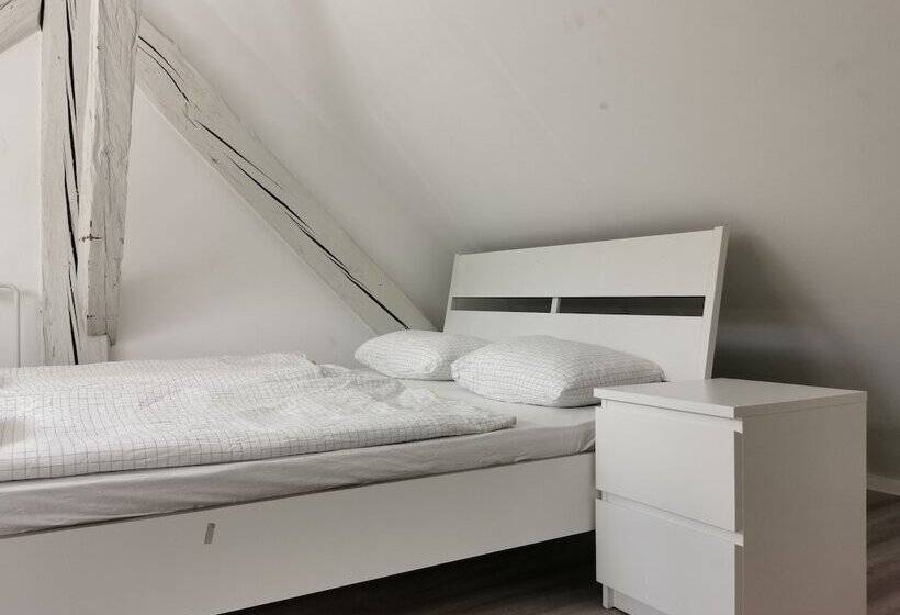 اتاق استاندارد با سرویس بهداشتی مشترک, Most Hostel