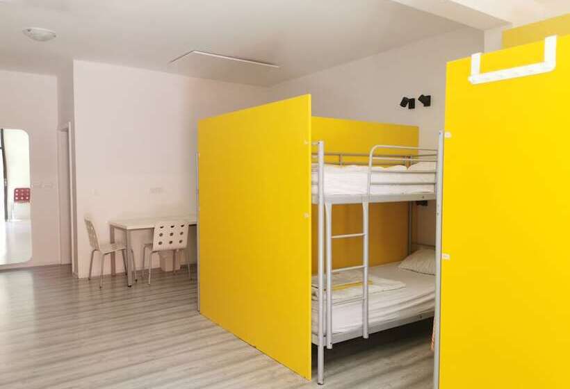 تختخواب در اتاق مشترک, Most Hostel