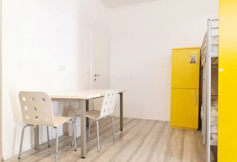 تختخواب در اتاق مشترک, Most Hostel