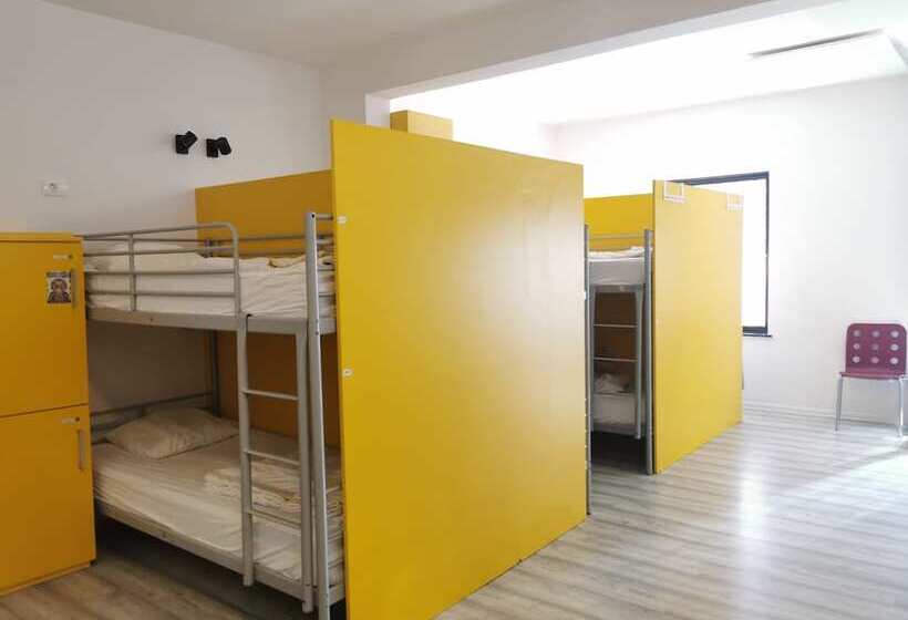 تختخواب در اتاق مشترک, Most Hostel