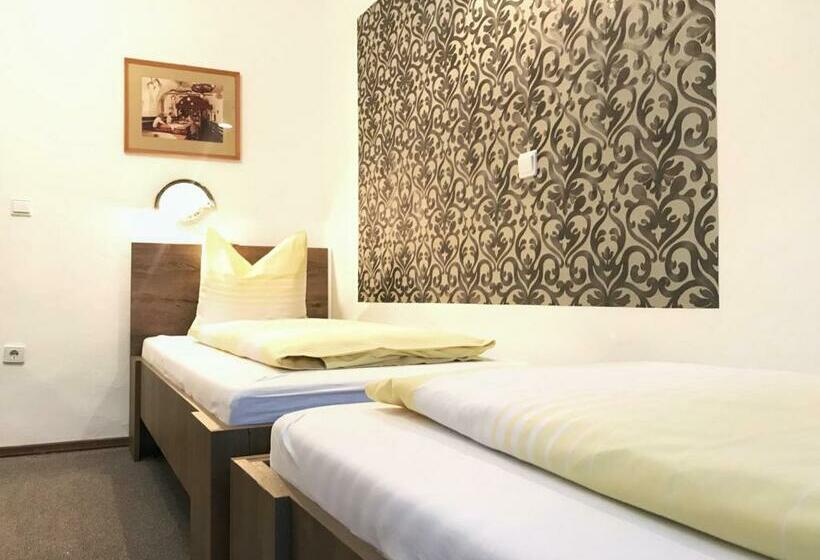 اتاق استاندارد, Reich Motel