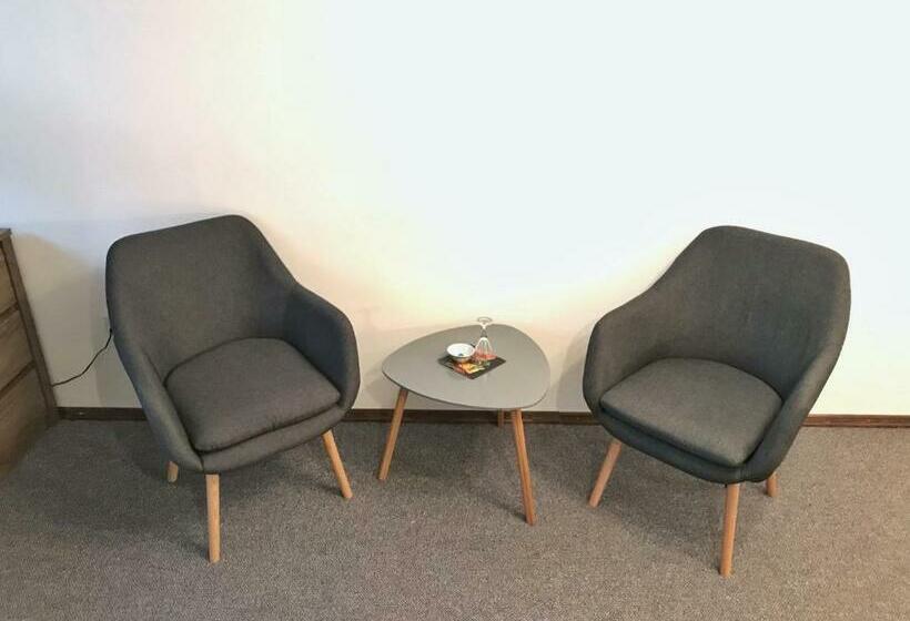 اتاق استاندارد, Reich Motel