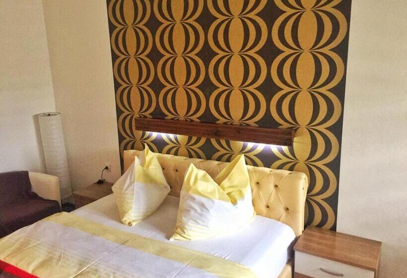 اتاق لوکس, Reich Motel