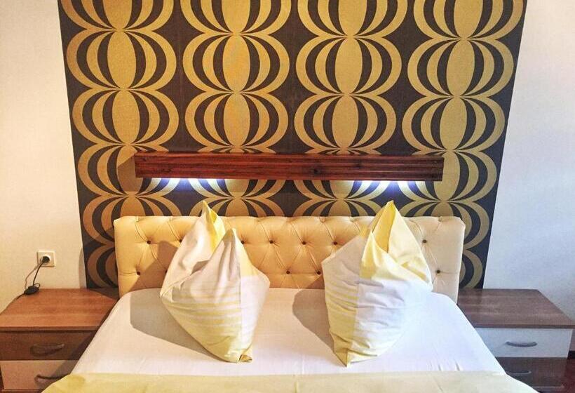 اتاق لوکس, Reich Motel