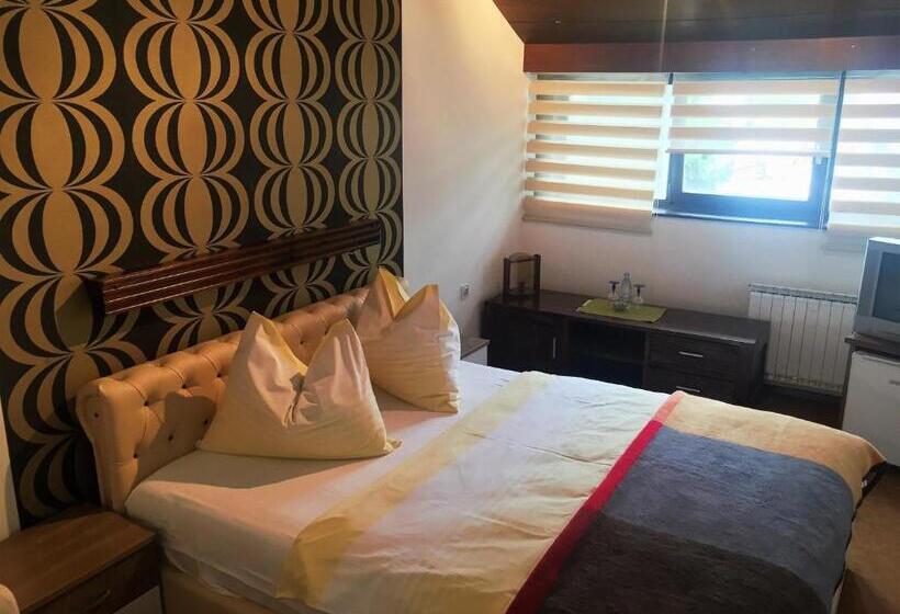 اتاق لوکس, Reich Motel