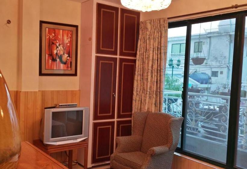 Suite Familiar, European Complex