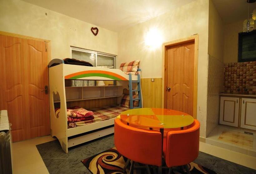 Suite Familiar, European Complex