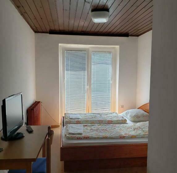 اتاق استاندارد, Youth Hostel Nika