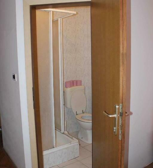 اتاق استاندارد, Youth Hostel Nika