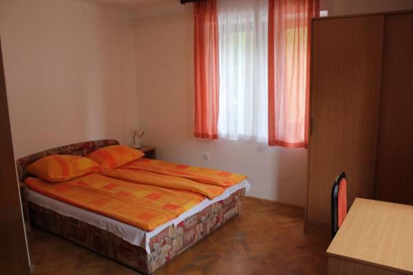 اتاق استاندارد سه نفره, Youth Hostel Nika