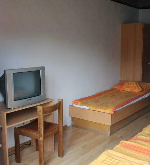 اتاق استاندارد سه نفره, Youth Hostel Nika