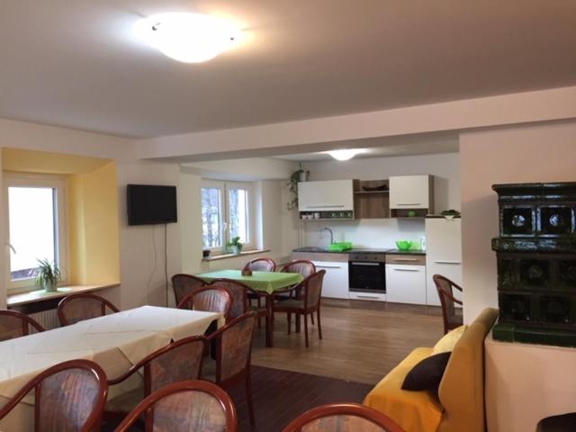 اتاق استاندارد سه نفره, Youth Hostel Nika