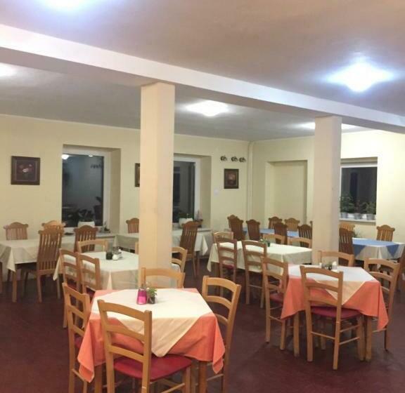 اتاق استاندارد سه نفره, Youth Hostel Nika