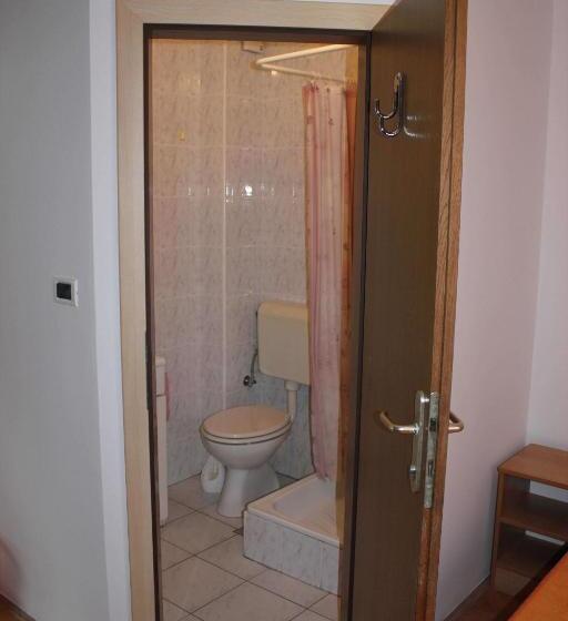 اتاق استاندارد چهار تخته, Youth Hostel Nika