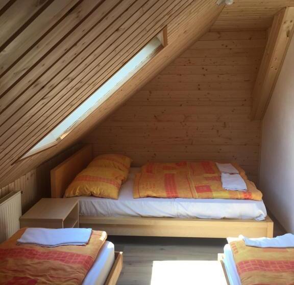 اتاق استاندارد چهارنفره با سرویس بهداشتی مشترک, Youth Hostel Nika