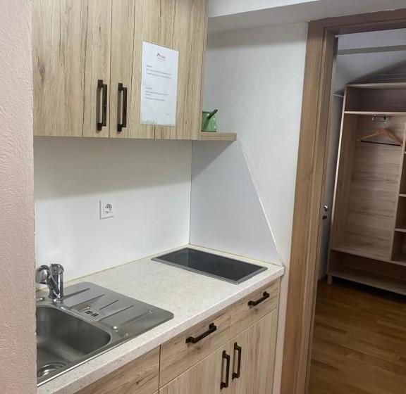 آپارتمان 1 خوابه همکف, Youth Hostel Nika