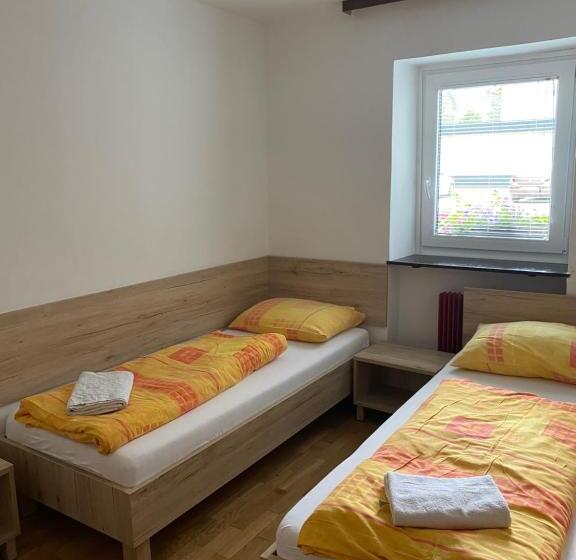آپارتمان 1 خوابه همکف, Youth Hostel Nika
