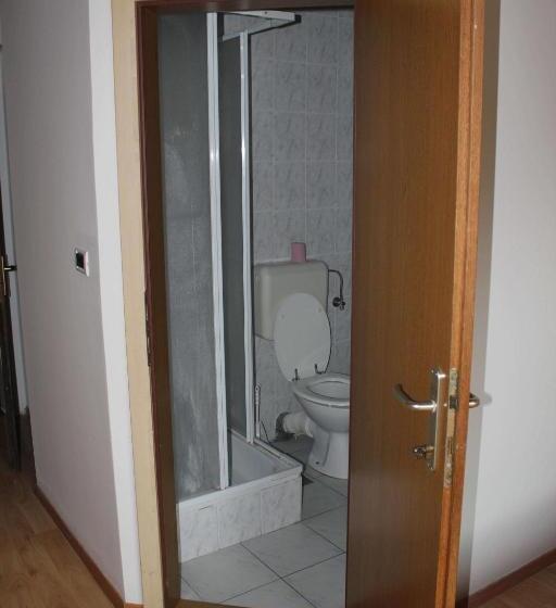 اتاق استاندارد چهار تخته, Youth Hostel Nika