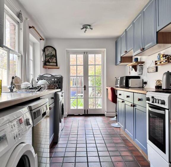 标准单人间, One Home