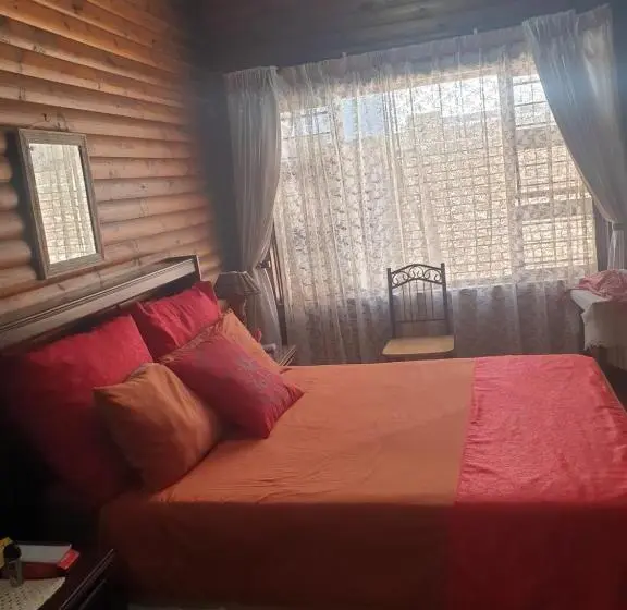 ルームシェアのワンベッド, Deep Blue Guest House