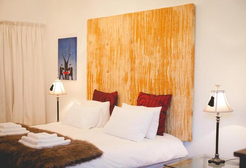 جناح سوبيريور, Epistay