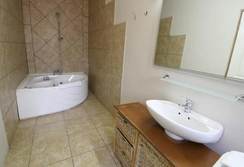 اتاق خانوادگی, Le Petit Karoo Ranch