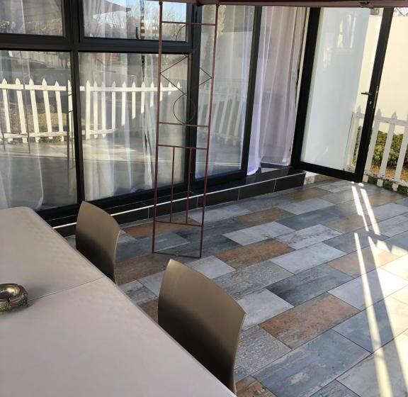 家庭间, Muco Guest House